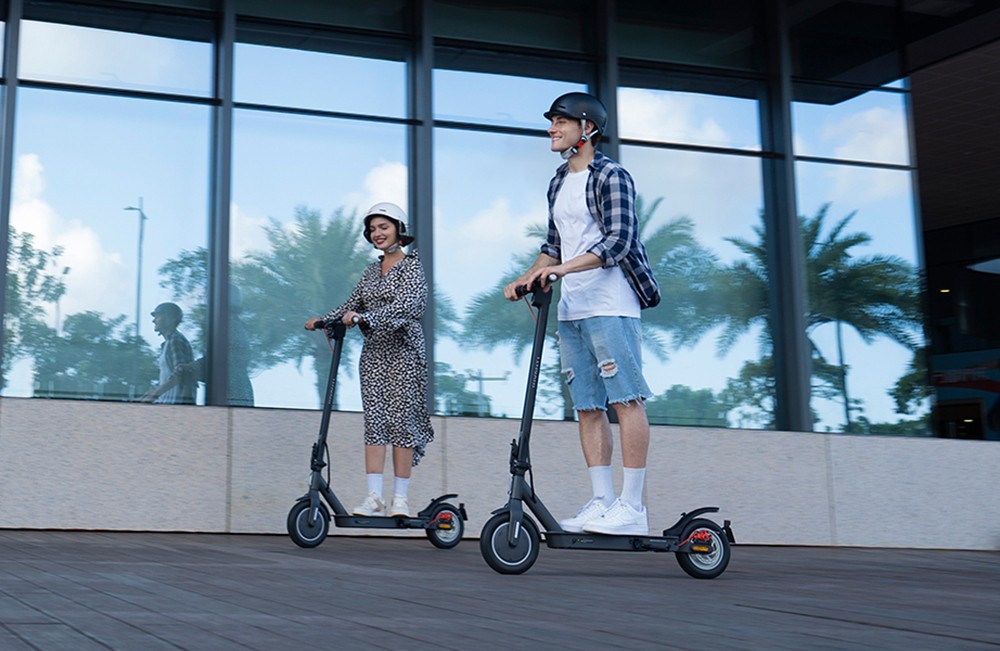 INVANTI V30PRO Electric Scooter  10-inch Tire  350W Motor  36V 7 5AH Battery  10-inch Tire  25km/h Max Speed  32km Range  Rear 