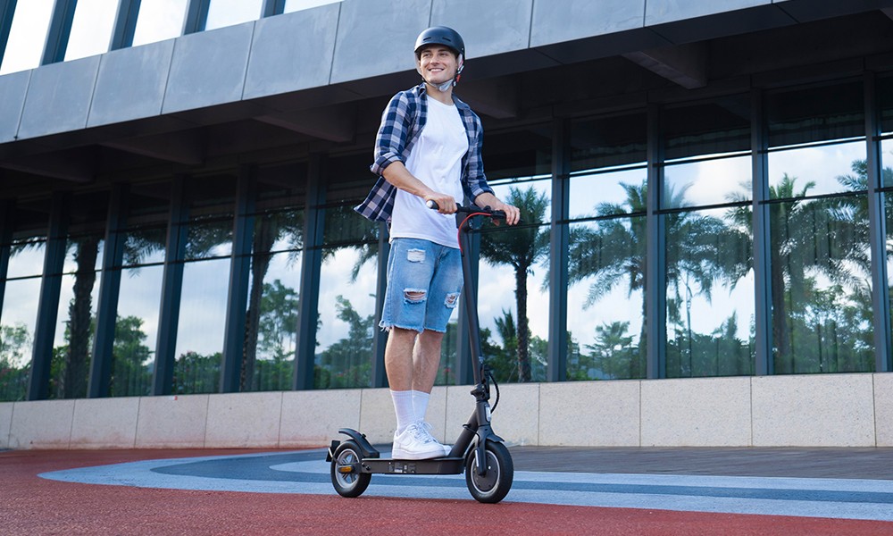 INVANTI V30PRO Electric Scooter  10-inch Tire  350W Motor  36V 7 5AH Battery  10-inch Tire  25km/h Max Speed  32km Range  Rear 