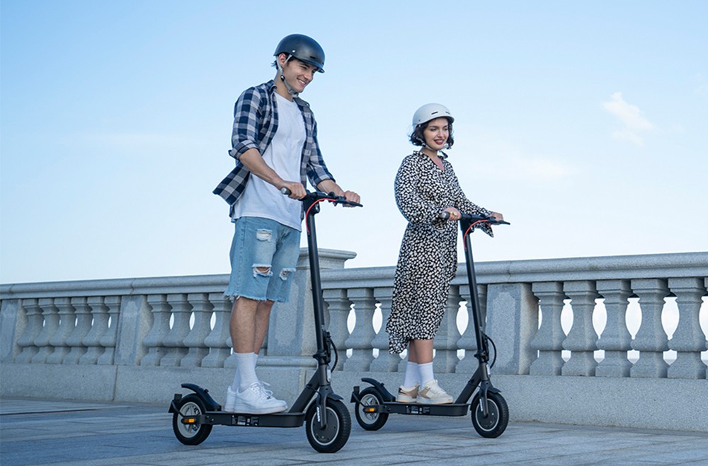 INVANTI V30PRO Electric Scooter  10-inch Tire  350W Motor  36V 7 5AH Battery  10-inch Tire  25km/h Max Speed  32km Range  Rear 